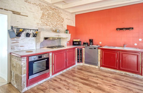 Charente Limousine House | Spend an unforgettable vacation in this beautiful country estate near numerous activities.