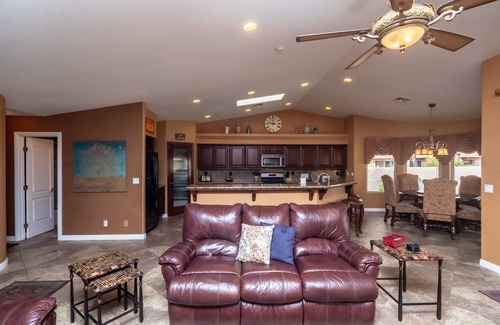 Lake Havasu City House | Spend your holidays in Havasu! Vacation oasis close to the London Bridge