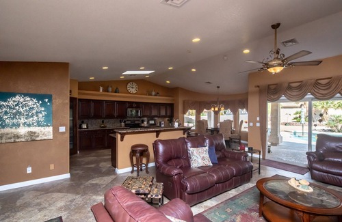 Lake Havasu City House | Spend your holidays in Havasu! Vacation oasis close to the London Bridge