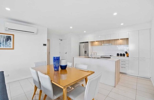 Broadbeach Waters Apartment | Spice 2 Bedroom Summa