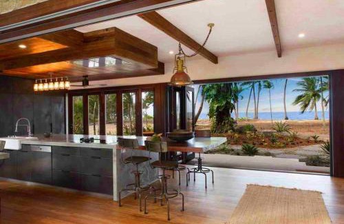 Mowbray House | Spice At Oak Absolute Beachfront with Private Pool Near Port Douglas