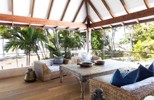Mowbray House | Spice At Oak Absolute Beachfront with Private Pool Near Port Douglas