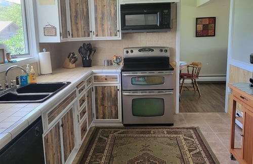 Meeteetse House | Splendid Absaroka Mountain and Greybull River View