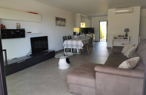 Pera House | Splendid new house with sea view