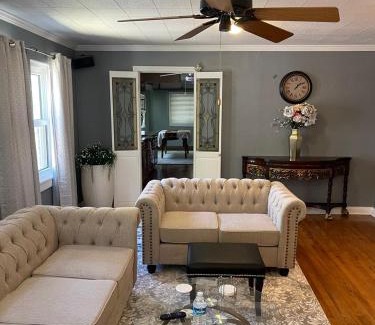 Airport Township House | Splendid Room in House 10 mins to Airport