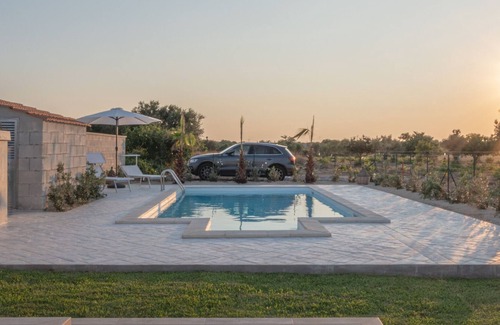 San Lorenzo Villa | Splendid Villa with swimming pool 150 meters from the sea