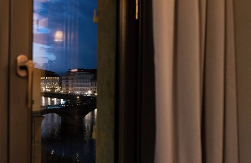 Santo Spirito Apartment | Splendid waterfront views in central Florence, wine tasting included!