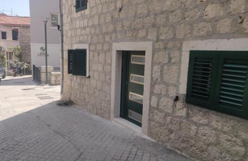 Split Apartment | Split Stone