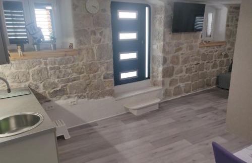 Split Apartment | Split Stone