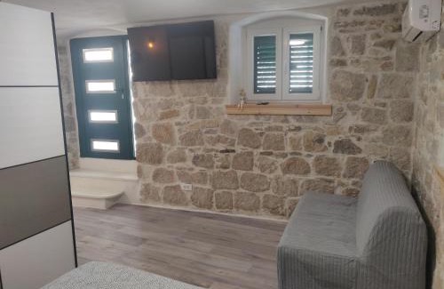 Split Apartment | Split Stone