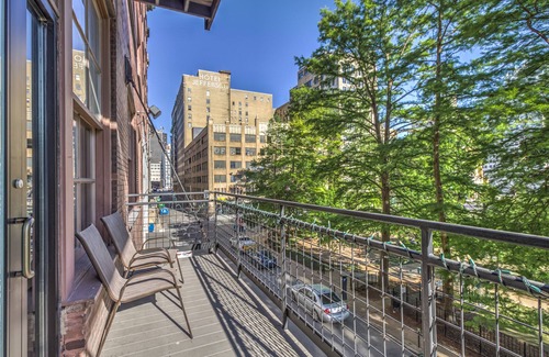 Downtown West Apartment | Sports Loft✦100" TV✦Sleep 8✦Balcony✦Poker Table