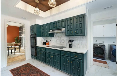 Vance Jackson House | Sportscourt & Pool! Indoor Slide~Games~ Family Fun