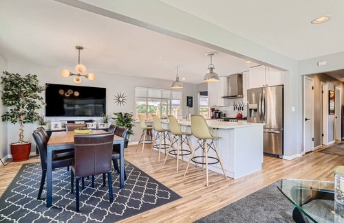 Virginia Village House | Sportsfans Paradise! Dog Friendly/Outdoor Kitchen