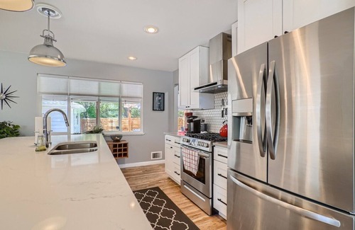 Virginia Village House | Sportsfans Paradise! Dog Friendly/Outdoor Kitchen