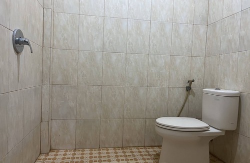 Mangsit Hotel | SPOT ON 93740 Madame Guesthouse