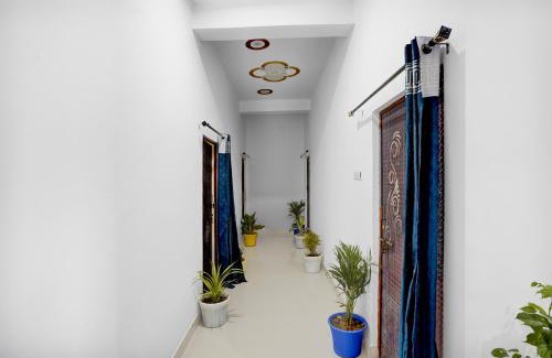 Varanasi Hotel | SPOT ON Aarya Guest House