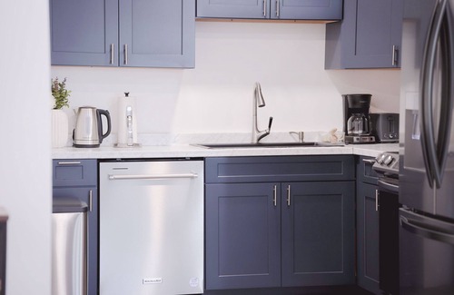 Lake View Apartment | Spotless & Cozy Renovated Loft. Comfort & Convenience in Lake View, NY.