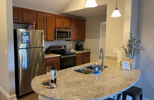 Westerville Apartment | Spotless Monthly 2BR | Top Floor + Pool + Parking