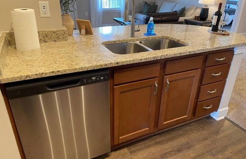 Westerville Apartment | Spotless Monthly 2BR | Top Floor + Pool + Parking