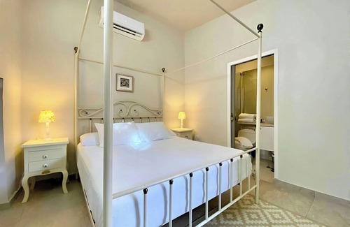 Cartagena Walled City Hotel | Sprawling 11-BR Estate: Pool, Jacuzzi, Rooftop, Maid, Overnight Security + Bonus