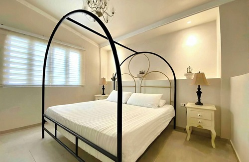 Cartagena Walled City Hotel | Sprawling 11-BR Estate: Pool, Jacuzzi, Rooftop, Maid, Overnight Security + Bonus