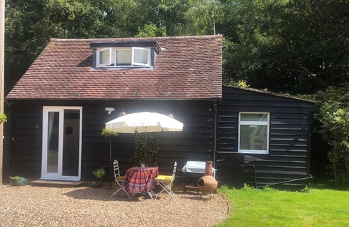 Nettlebed Cabin | Sprig Cottage, Dog Friendly & Private Parking - 4 miles Henley on Thames