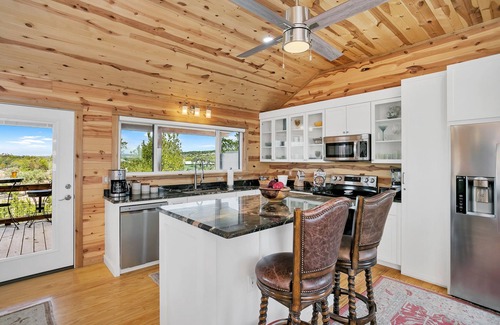 Fredericksburg Cabin | Spring Creek Casita at No Rancho Properties | Hot Tub | Hill Country Views & More