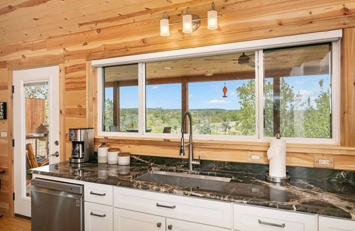 Fredericksburg Cabin | Spring Creek Casita at No Rancho Properties | Hot Tub | Hill Country Views & More