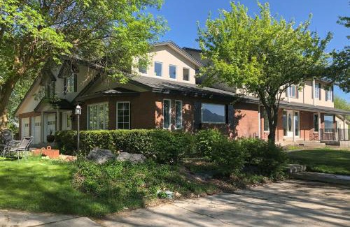 Benson House | Spring Creek Retreat on 25 acres with Mountain Views!