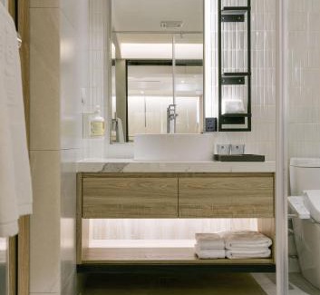 West District Hotel | Spring Rhapsody Hotel