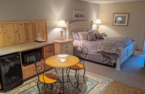 Prudenville House | Springbrook Inn East Room