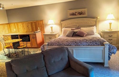 Prudenville House | Springbrook Inn East Room