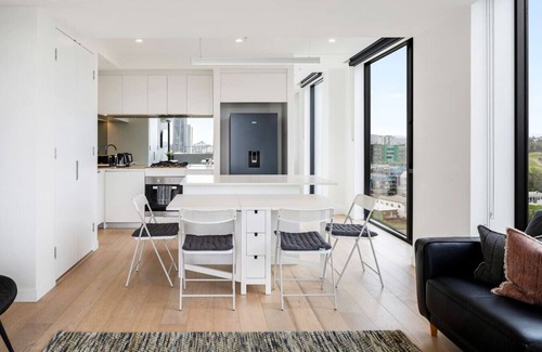 Spring Hill Apartment | Springhills close to CBD 2BR/1BA with Parking