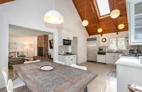 Clearwater Beach House | Springs Chic, Steps from private Gardiners Bay beach!
