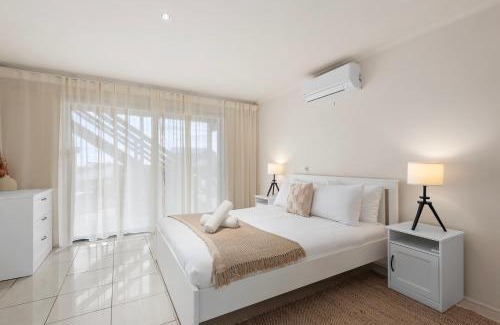 Clifton Springs House | Springs Getaway, Bayviews, Sleeps 6, Boat Parking