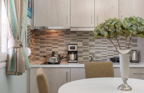 Kalamaki Apartment | Spyros Aptmts - Studio Erato - with communal pool