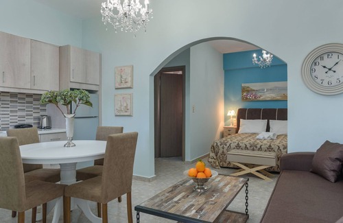 Kalamaki Apartment | Spyros Aptmts - Studio Erato - with communal pool