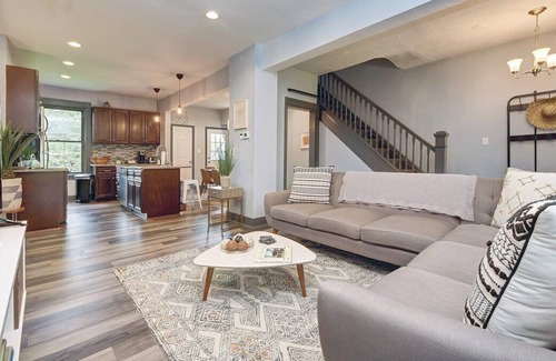 Squirrel Hill South House | Sq. Hill 🏡 Frick Park 🚵♀️ Parking 👑 King Bed