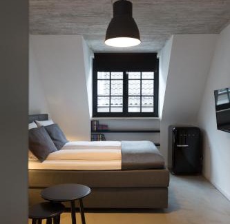 Dusseldorf Old Town Apartment | Square Rooms 8