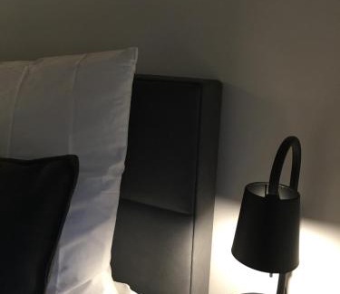 Dusseldorf Old Town Apartment | Square Rooms 8