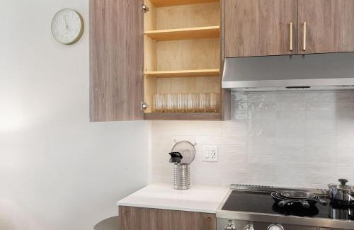 Broadway House | Squire - Prime Location with View & Parking