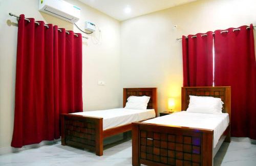 Mothilal Nagar Apartment | Sri Apt Homestay A1 Family-Friendly 2BHK with Kitchen