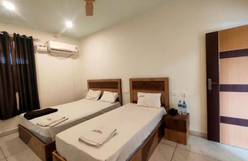 Thanjavur Hotel | Srirathna Temple View Inn