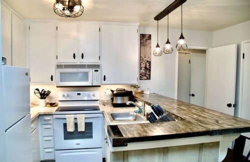 Mammoth Lakes Condo | St Anton Condos #77 (1-Bedroom) by RedAwning