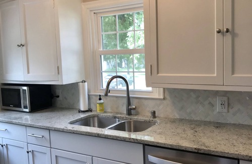Kutzky Park House | St. Augustine’s Getaway STEPS from St. Marys Hospital! Walk! GARAGE PARKING!