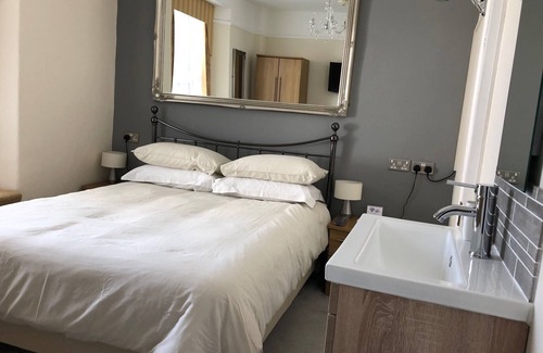 Newquay City Centre House | St Bernards Guesthouse