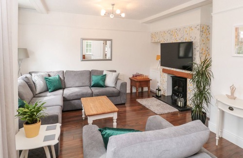 Hornsea House | ST. BOTOLPHS, family friendly, character holiday cottage in Hornsea