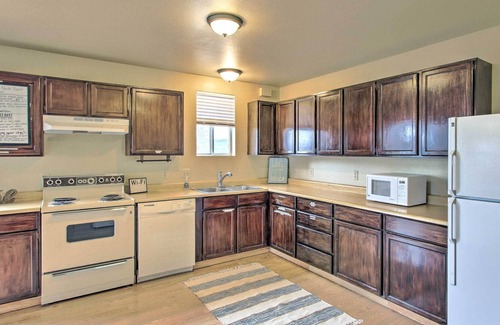 St. Charles Condo | St Charles Condo - 6 Miles to North Beach Park!