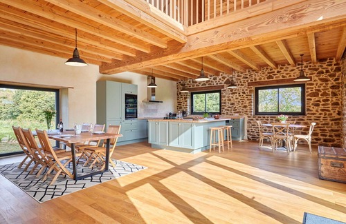 Saint-Aubin-de-Terregatte House | Stunning private villa for 6 guests with WIFI, TV, terrace and pets allowed
