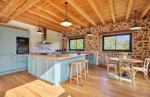 Saint-Aubin-de-Terregatte House | Stunning private villa for 6 guests with WIFI, TV, terrace and pets allowed